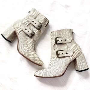 Free Bird Joey bootie white snake